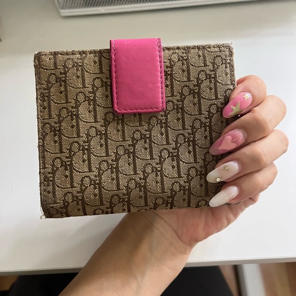DIOR Logo Wallet - Picture 3 of 9